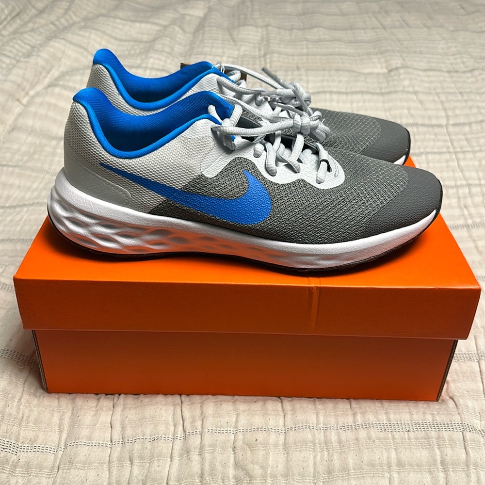 Nike Revolution Youth Boys Sneakers
